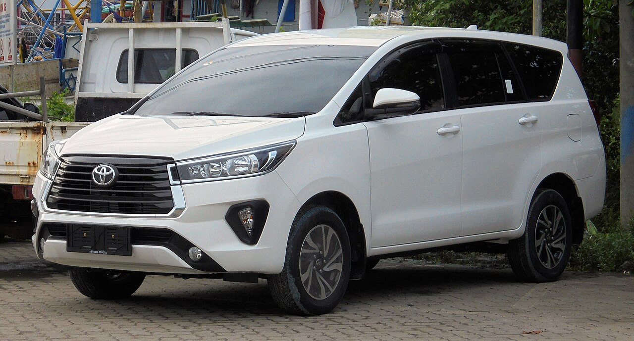 Sewa Toyota Innova Reborn